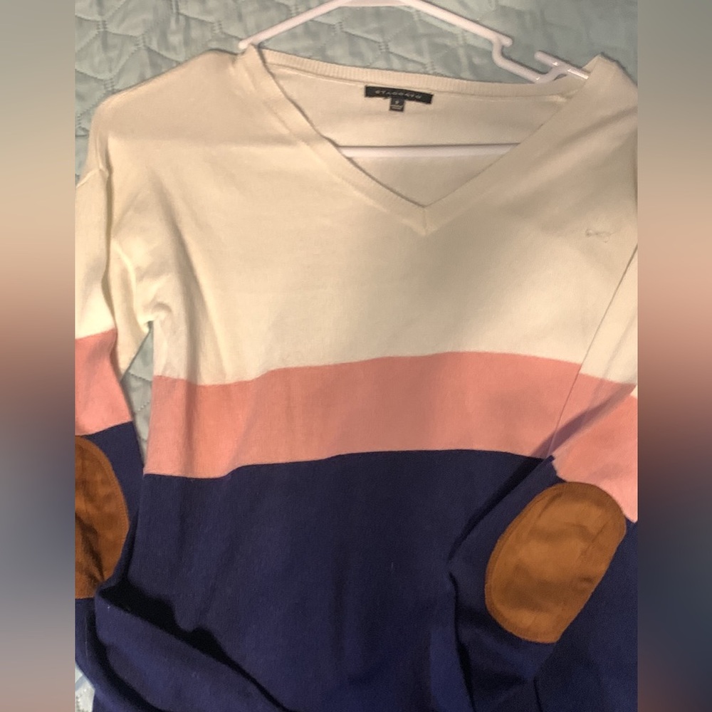 Small, staccato sweater